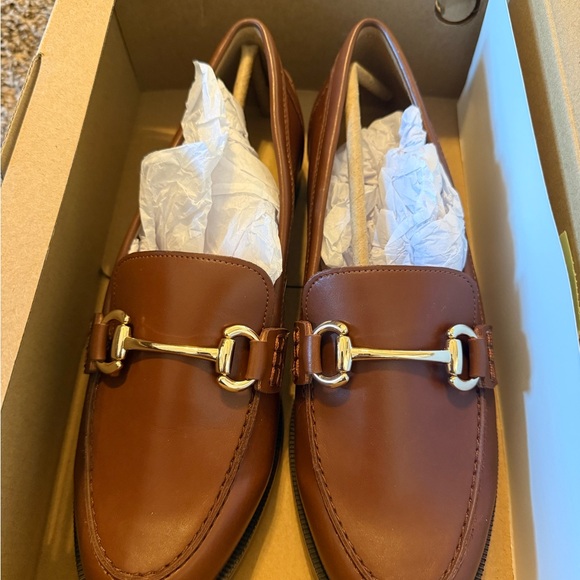 New in Box J Crew Classic Leather Loafers with Gold Buckle (Antique Oak) 8.5 - Picture 2 of 5